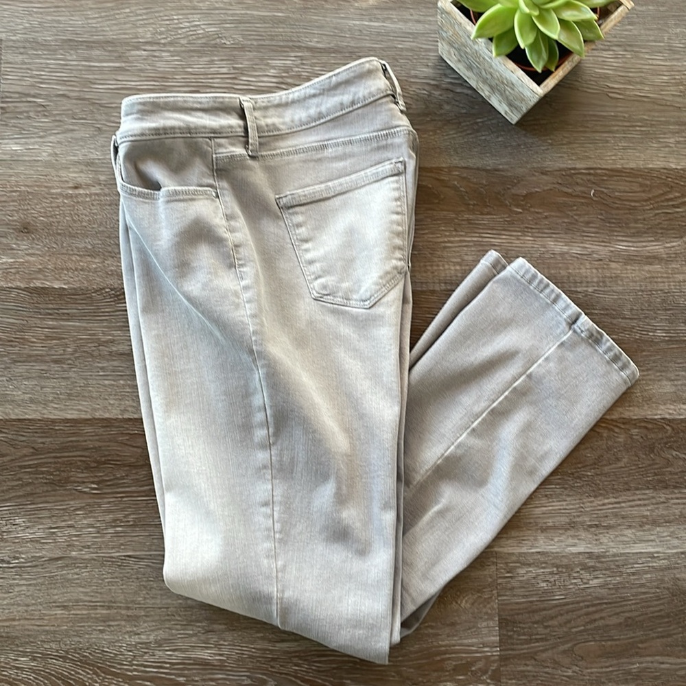 Charter Club Jeans Women’s Size 4P Lexington Straight Light Gray Denim - Picture 3 of 14